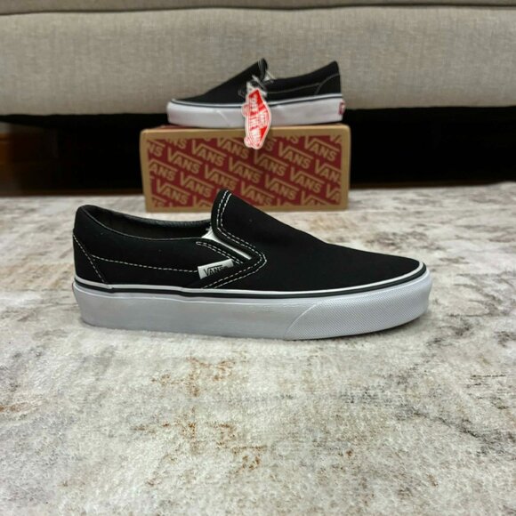 NWT Womens Vans Shoes - Size 5 - Picture 1 of 1